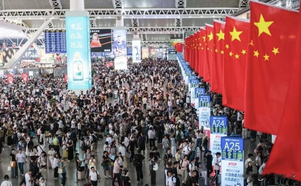 广州南站国庆节当天到发旅客量突破一百万！

不愧是全国客流量最大的高铁站，单日到