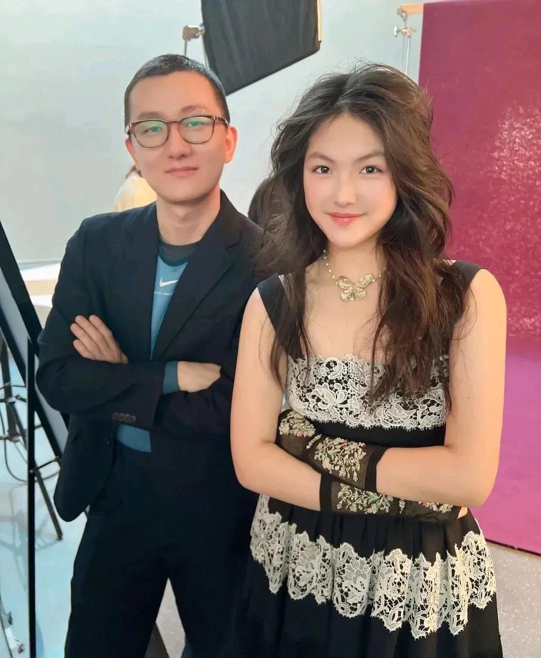 李湘的女儿王诗龄
当年那个可爱的小宝贝
不知不觉
就长这么大了
个个都说，好美呀