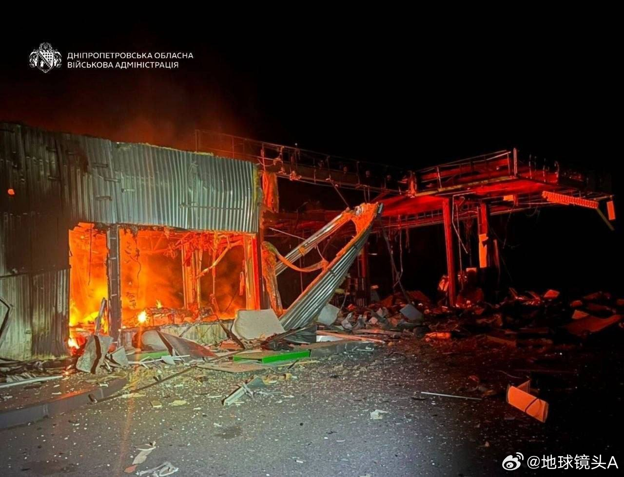 当地时间28日入夜后又有 4 座乌克兰加油站遭到俄罗斯无人机袭打击。其中 3 座