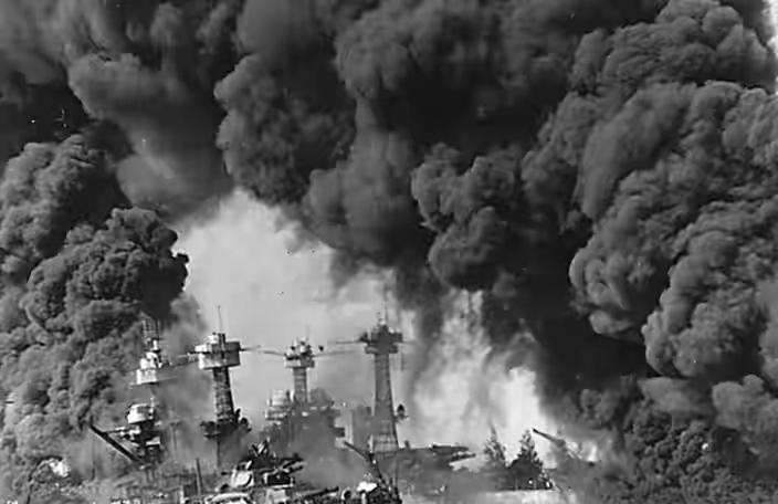 中日军机对峙后，美官宣珍珠港，中美俄达成一致，特朗普出卖高市