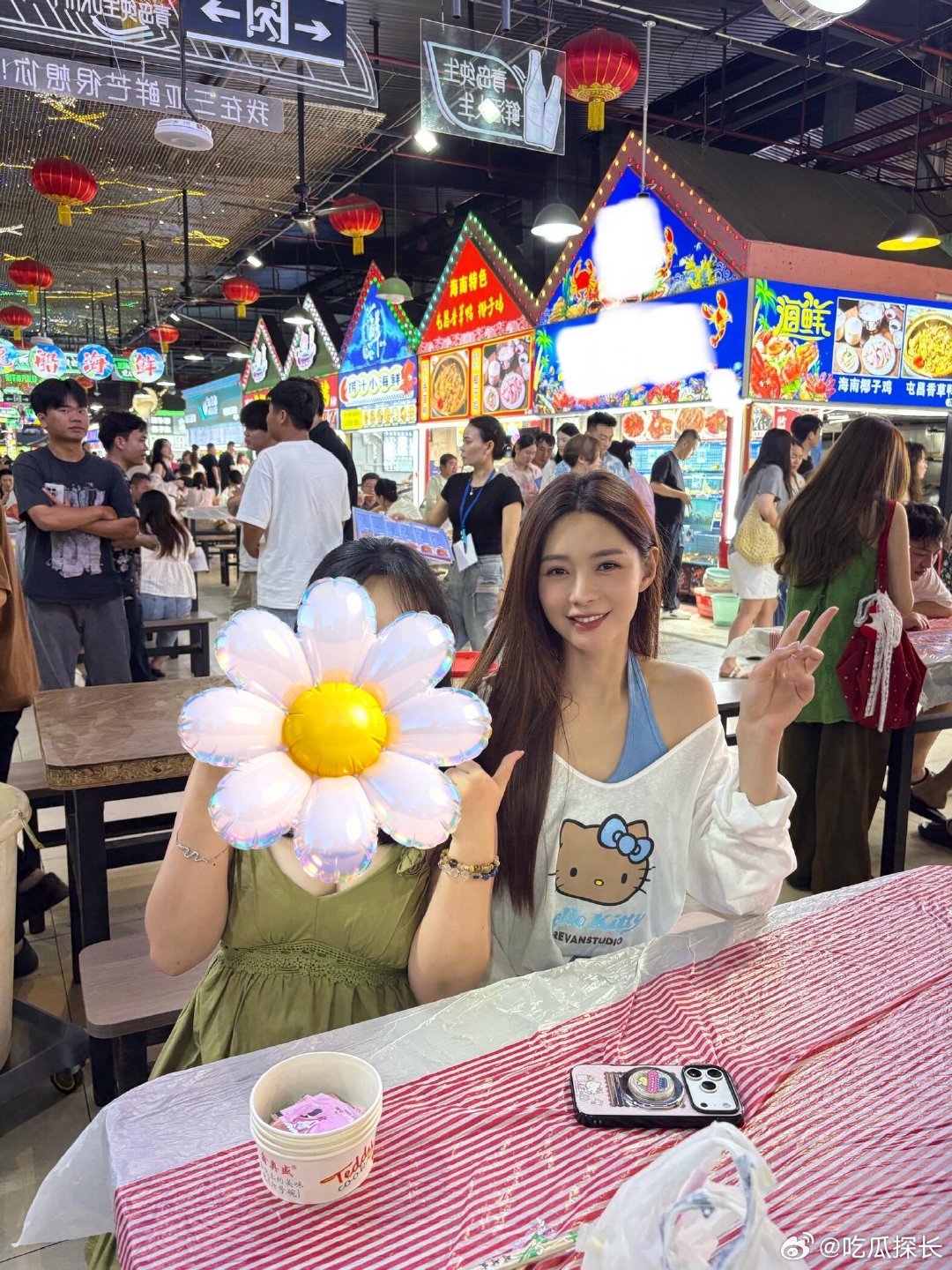 三亚夜市偶遇沈梦辰网友三亚夜市偶遇沈梦辰 三亚夜市偶遇沈梦辰，生图直出都这么能打