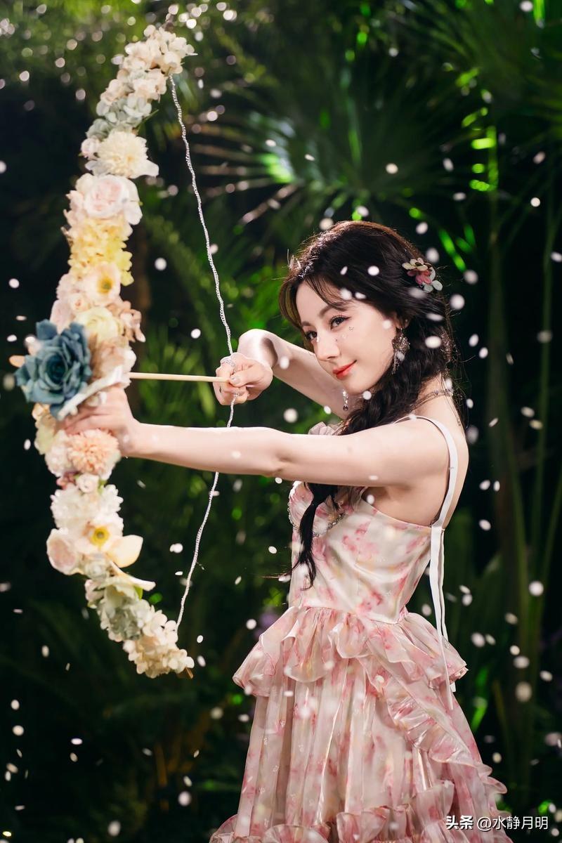 粉丝们真的不要在继续追究下去了！
迪拜T3航站楼通航了，这下迪丽热巴可以回国内了