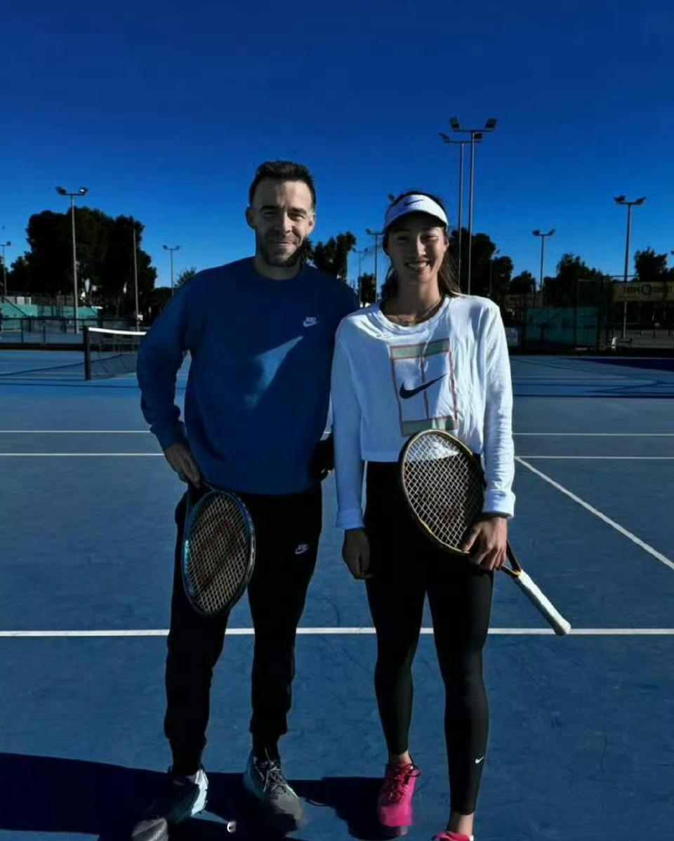 郑钦文备战迈阿密1000赛 📍『2026 WTA1000迈阿密站』💪🏻正在