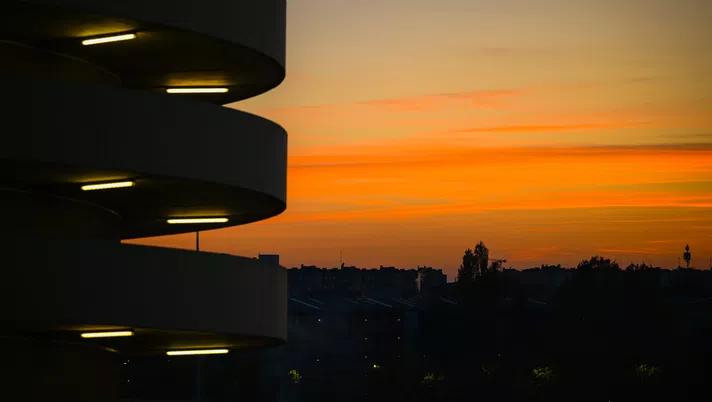 圣西罗球场大变样！拆除塔楼，将兴建办公楼和博物馆。
米兰体育报：
1、顶棚、第三