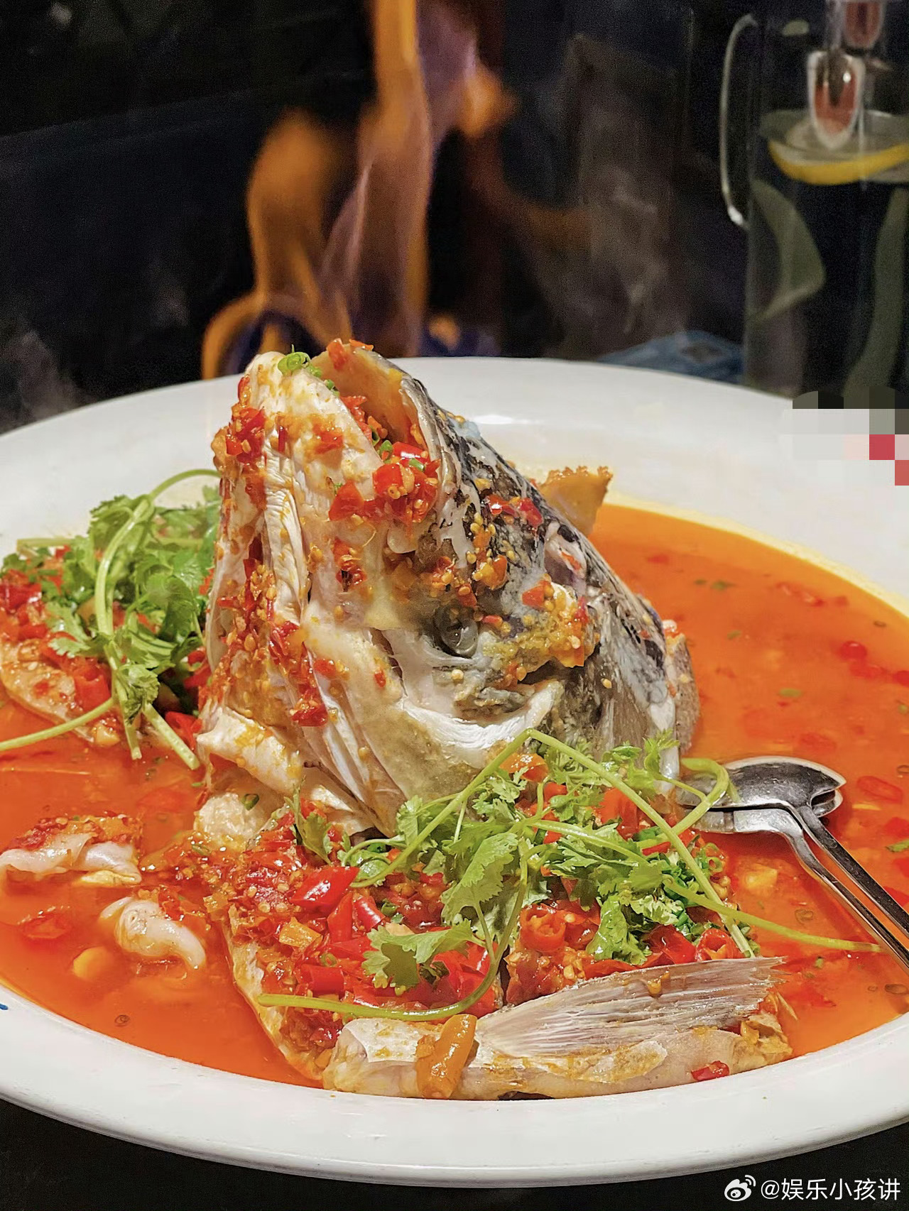 没有人在湖南能拒绝剁椒鱼头 不用复杂烹饪技法，简单清蒸搭配秘制剁椒，就成就湖南顶