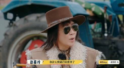 邵子恒害怕做自己 一路繁花 邵子恒被“爱豆该怎样”的框架束缚，不敢做自己。刘嘉玲