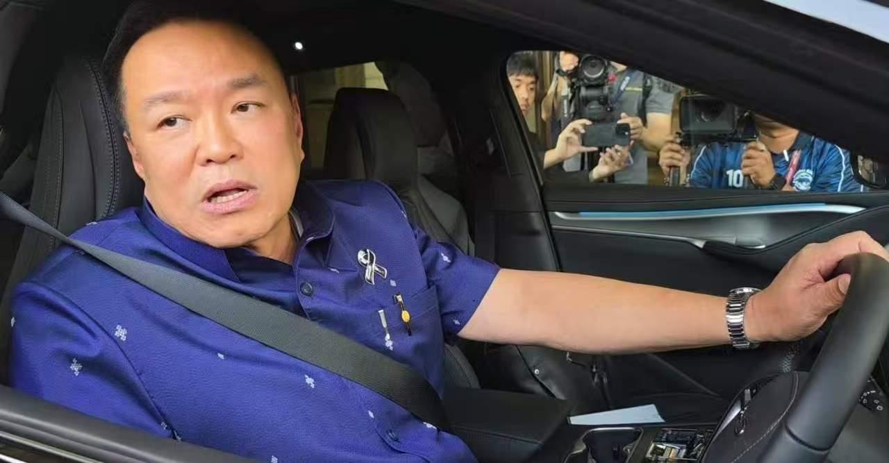 泰国新内阁这事儿，终于“官宣”落地了！3月31日，泰国国王玛哈・哇集拉隆功正式点