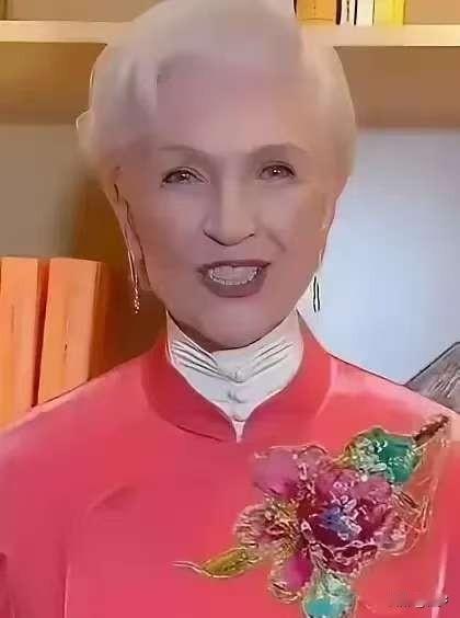 世界首富马斯克的母亲梅耶，在社交媒体上公然表态：中国在公路、隧道、建筑、基础设施