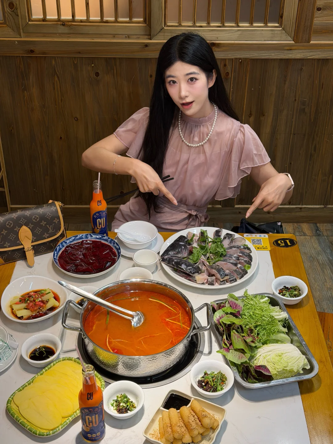 贵阳酸汤鱼 就要吃现捞现切才够味儿！！！