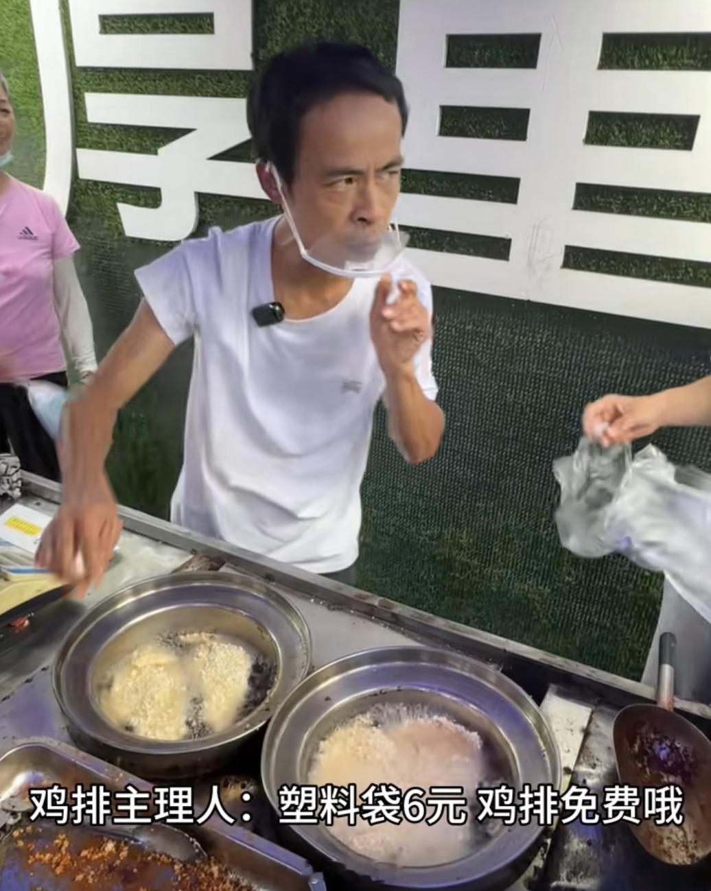 景德镇 鸡排主理人 鸡排哥的原则：1. 4：30 以后不接散户2. 学生比路人便