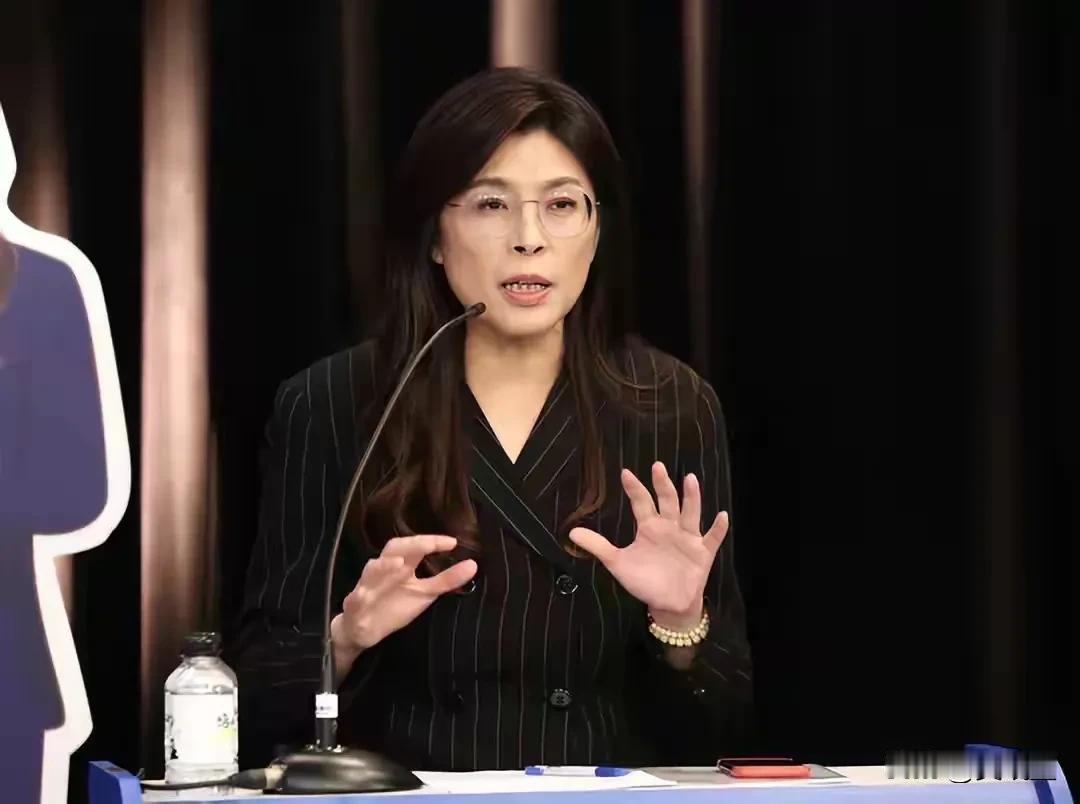 爆了！国民党选出首位“女战神”主席！55岁郑丽文力压73岁郝龙斌，以过半票数当选
