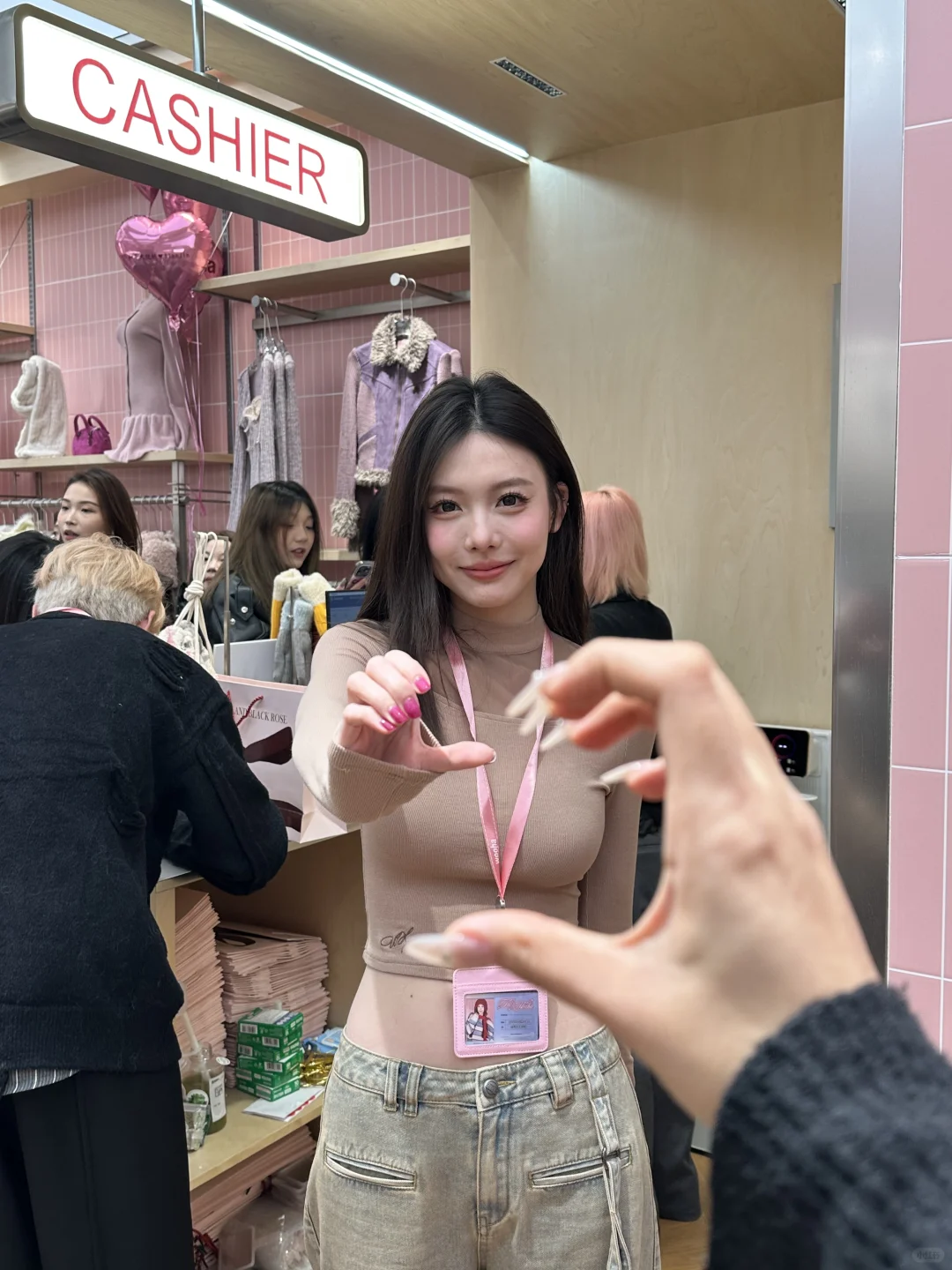 在滨江道看到彭王者啦！！！！美s了啊啊啊啊