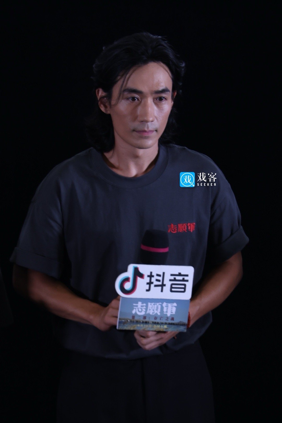 【戏客现场】#朱一龙变黑皮了# 朱一龙#电影志愿军存亡之战首映礼# 生图来啦📸