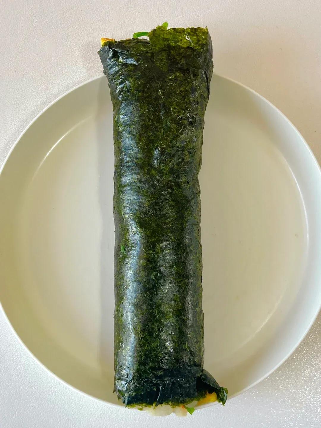 减脂期吃它！我两周瘦到七斤
准备食材:紫菜，鸡蛋，菠菜，胡萝卜🥕，土豆🥔
1