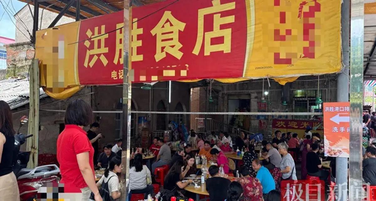 排骨饭小店排长队引关注 市监局长带队上门洗碗暖人心
 
一碗飘香排骨饭，让街头小
