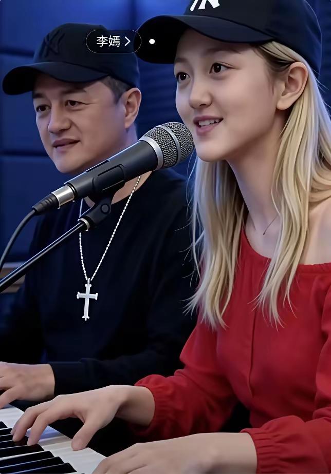 这是李亚鹏的女儿李嫣？

这么漂亮？我记忆里的李嫣嘴唇还没完全长好啊，最少也是有