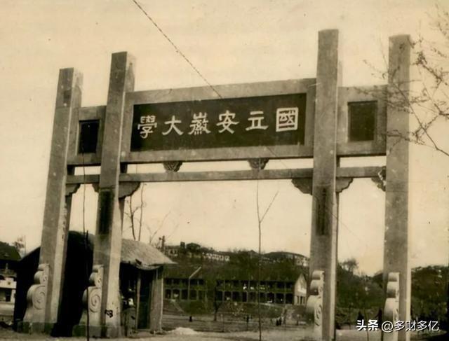 当众扇他两巴掌，文人抬脚猛踹蒋介石小腹！闯下滔天大祸，最后竟然平安脱身
 
蒋介