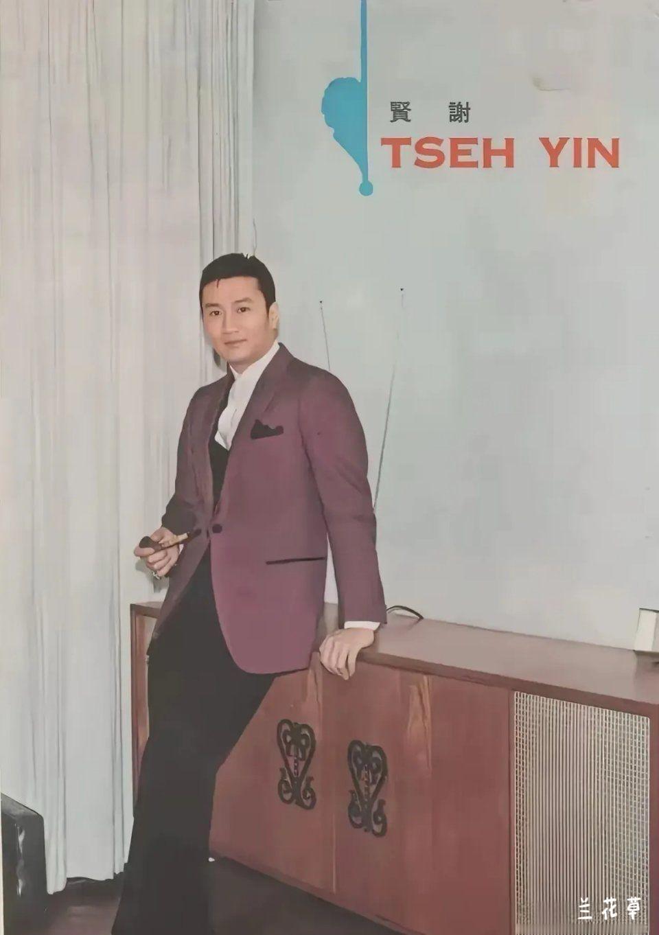 谢贤，年轻时候的样子，风度翩翩，风流倜傥。
他的累累成就足可让他傲视群雄。现年8