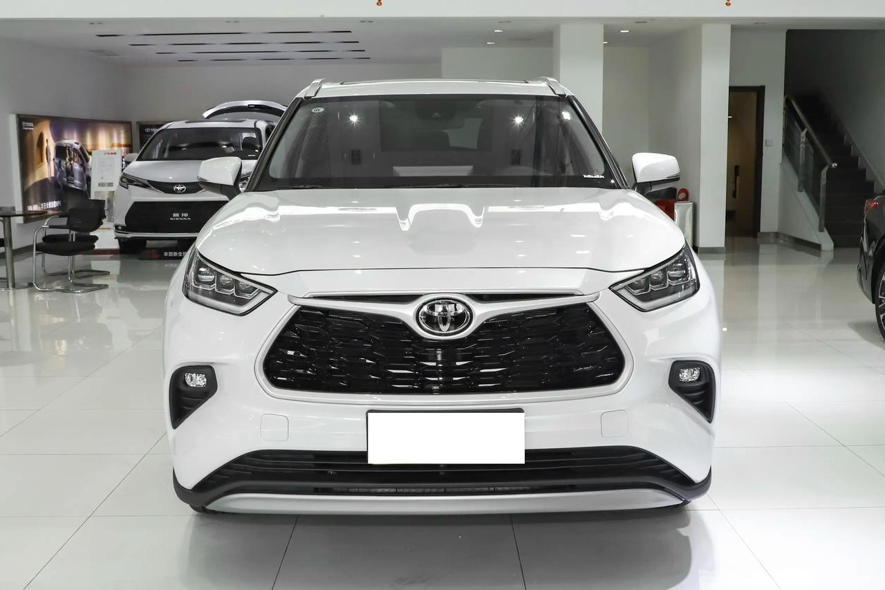 汉兰达和皇冠陆放这种二十多万起的家用7座，大家买的就是“稳”和“安全”🚗。结果