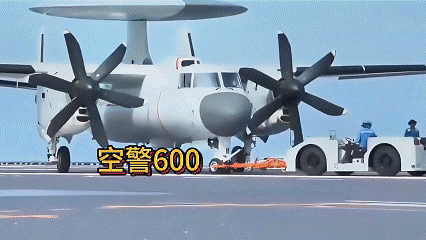 中国的舰载机比美国重，电磁弹射能力更比美国强。老美电磁弹射最重是大黄蜂25吨，3