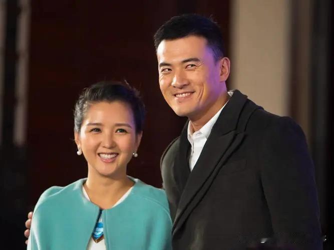 #何洁前夫赫子铭承认再婚#
何洁的审美还是挺固定的，无论是以前的前男友释小龙，还