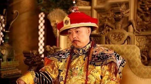 一道对联，把满朝文武全给整沉默了。乾隆吃着西瓜，随口出了个上联："坐北朝南吃西瓜