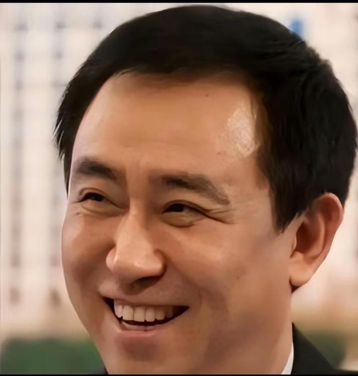 认罪才仨月，许家印又炸雷。那个叫白珊珊的女人，早跑了。
​恒大歌舞团破产，账面3