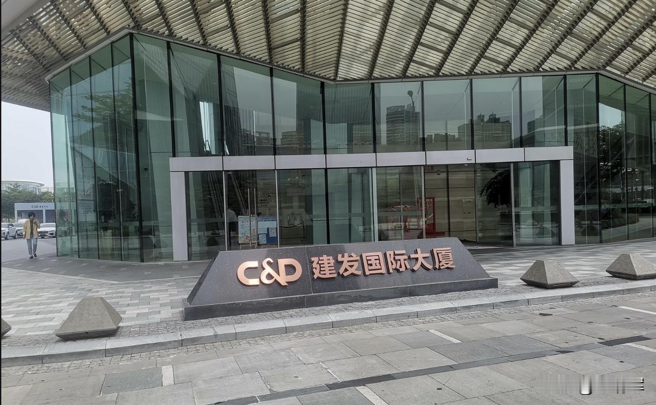 #配售股份# 因内外部环境变化，建发股份终止49.8亿元配股计划。据证券日报，在