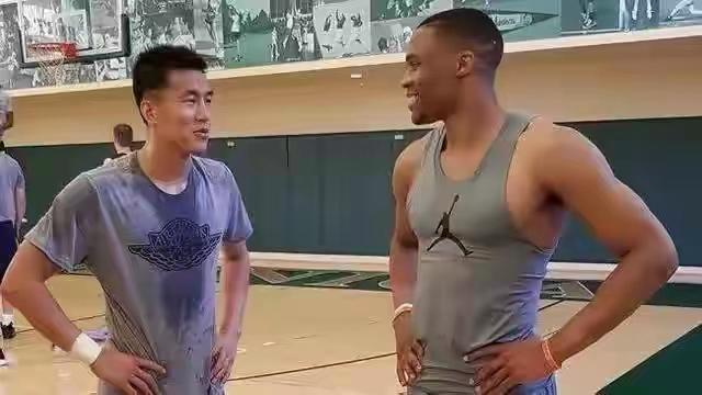 威少心中最伟大的4个三人组
一、公牛队的乔丹、皮蓬、罗德曼，这个组合曾三次打进总