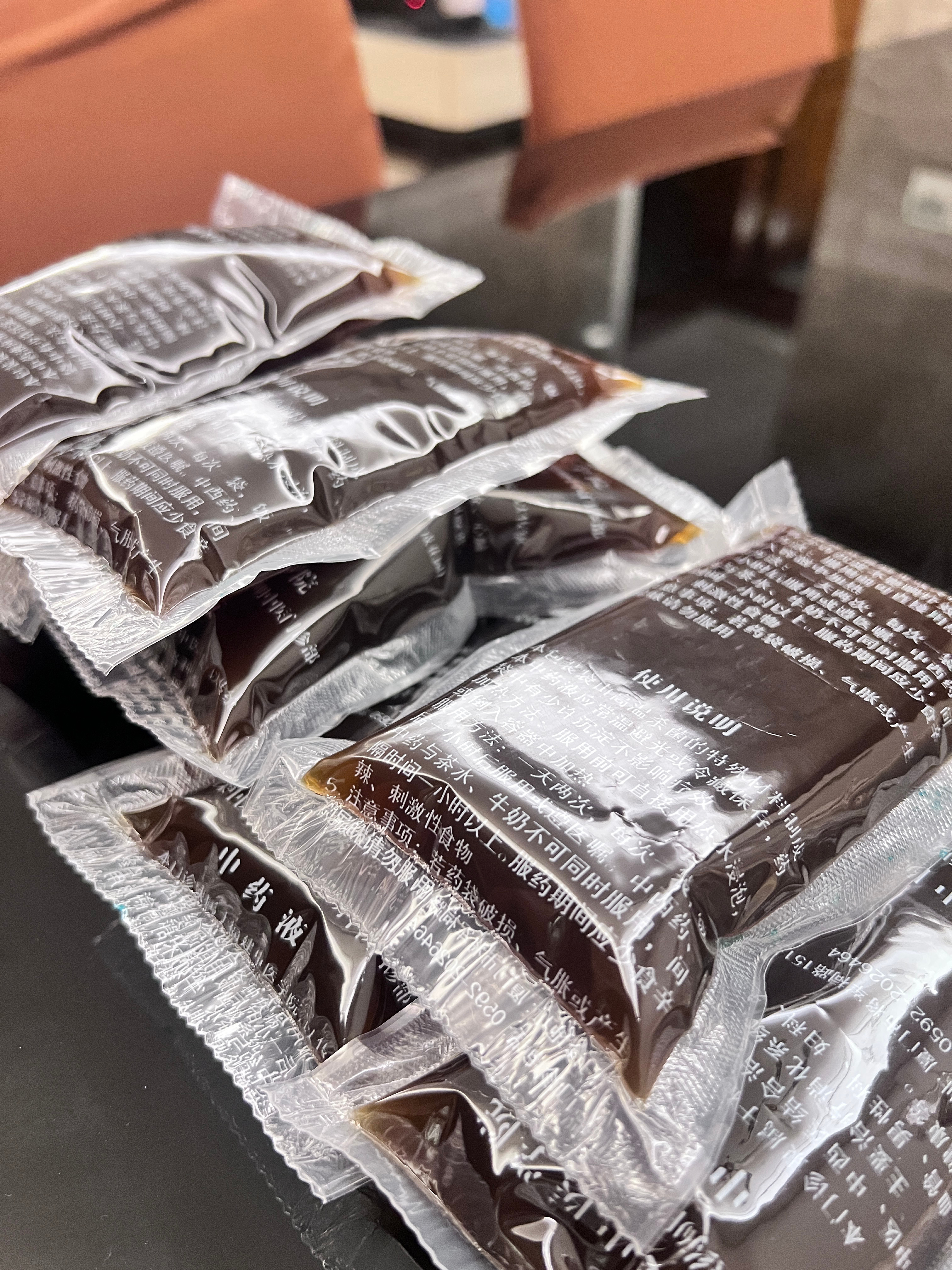 看中医把脉 拿了中药说我爱生气 我说我平时性格挺好的 他说我装的  ​​​