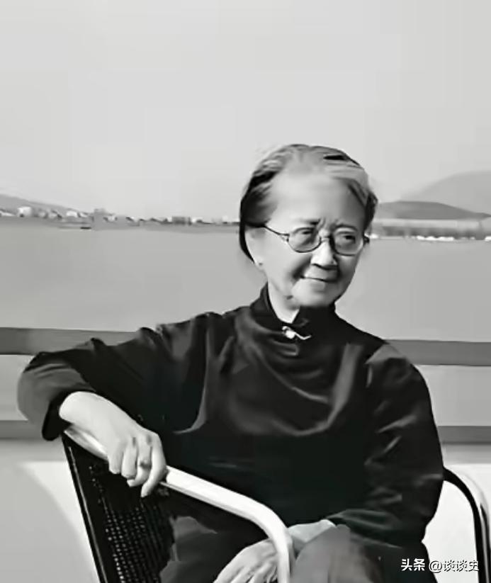 被人民网等权威平台誉为“民国最后才女”的张充和，2015年在美国安然离世，享年1