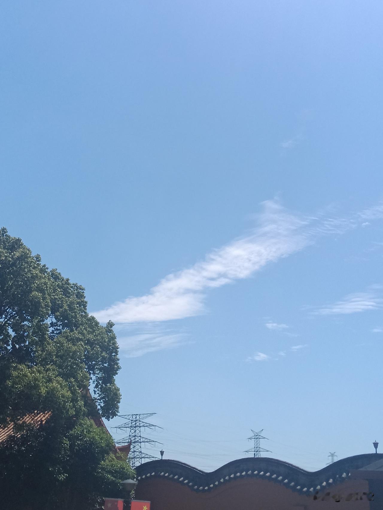 X的股票热销，马斯克的个人财富已达1.3万多亿美元。若按国家排名，大概能排到全球