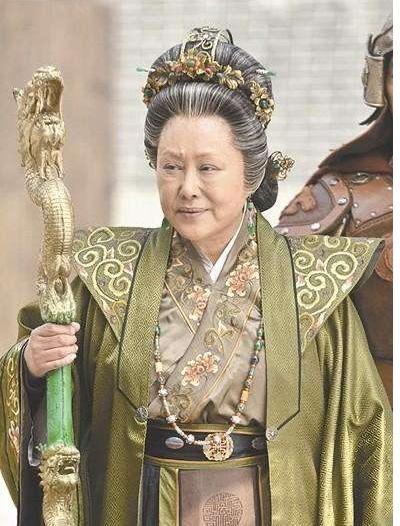 佘太君，北宋传奇“硬核老太太”！演义里她率杨门女将保家卫国，真实历史中她出身将门