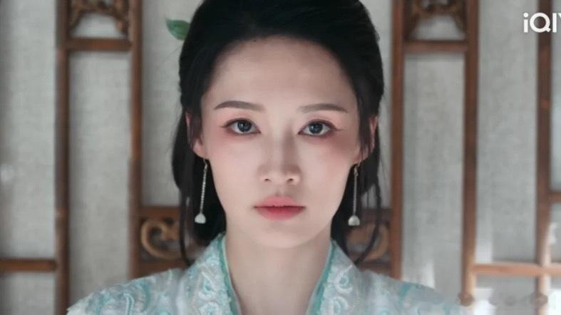 都说演员不能看镜头…..她们好像真的穿越镜头像是人物的觉醒。付一笑回忆起是她同袍
