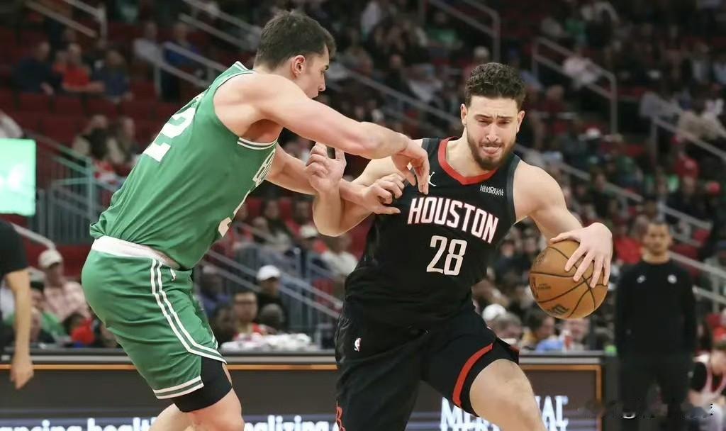 女裁判可不惯着你！申京造驱逐！

今天火箭队主场惨败凯尔特人队的比赛，第四节8分