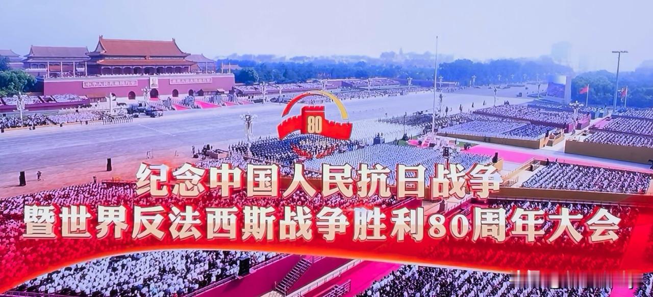 许多国家举办的阅兵活动，形式丰富多样，队列行进姿态各异，那模样仿佛儿戏一般，着实