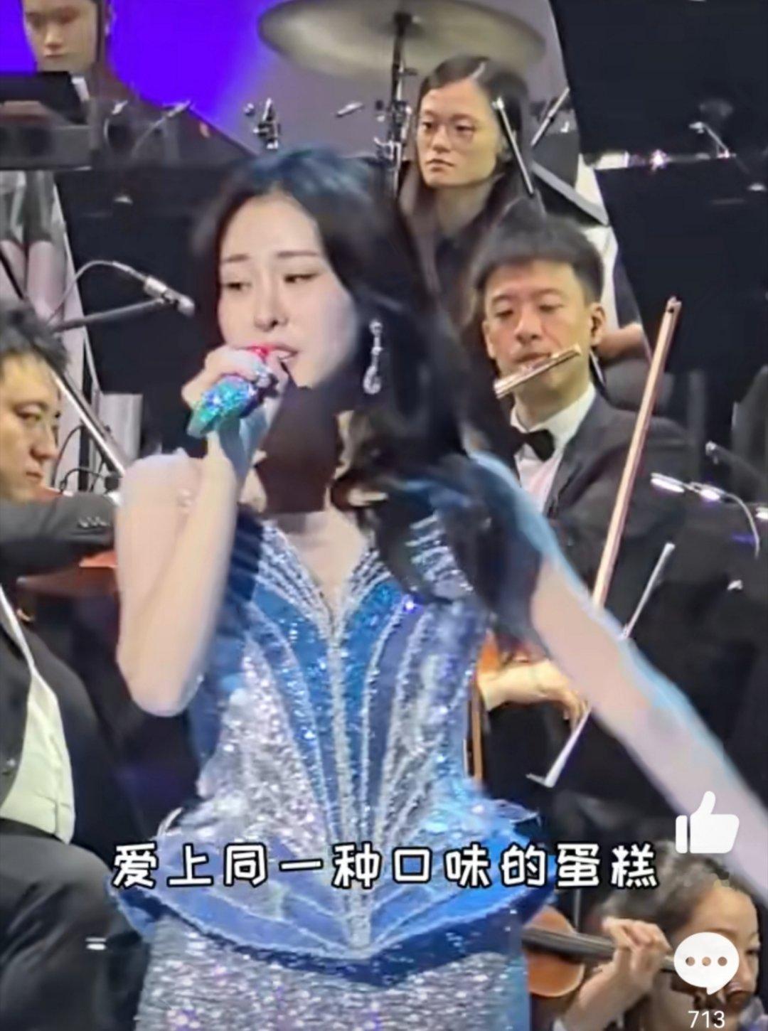 张碧晨有三首歌都是汪苏泷作词作曲 ​点开这俩货视频分别听了一耳朵，赶紧冲洗澡间把