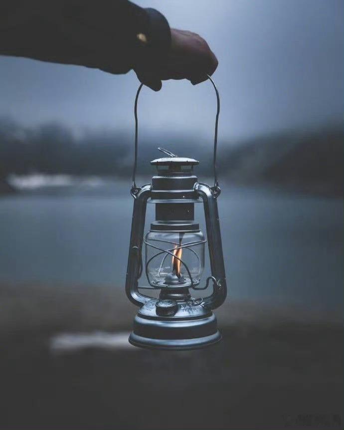 成长的标志之一：坦然接纳命运里的阴差阳错。—— 安读舟    