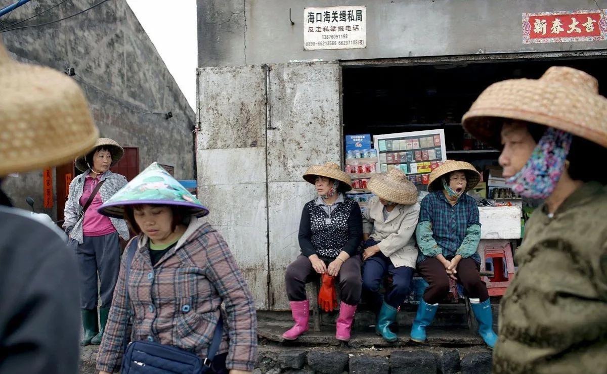 在这片广袤的土地上，中国那庞大的14亿人口究竟都在忙碌些什么呢？

1、在这片丰