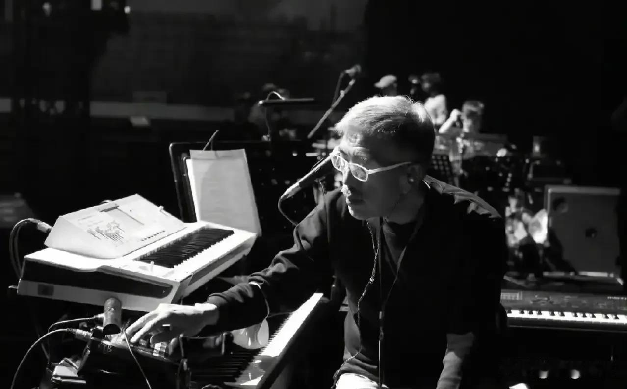 著名音乐人健身时身亡，是张学友、刘德华、张信哲的御用作词人。事发10月31日，著