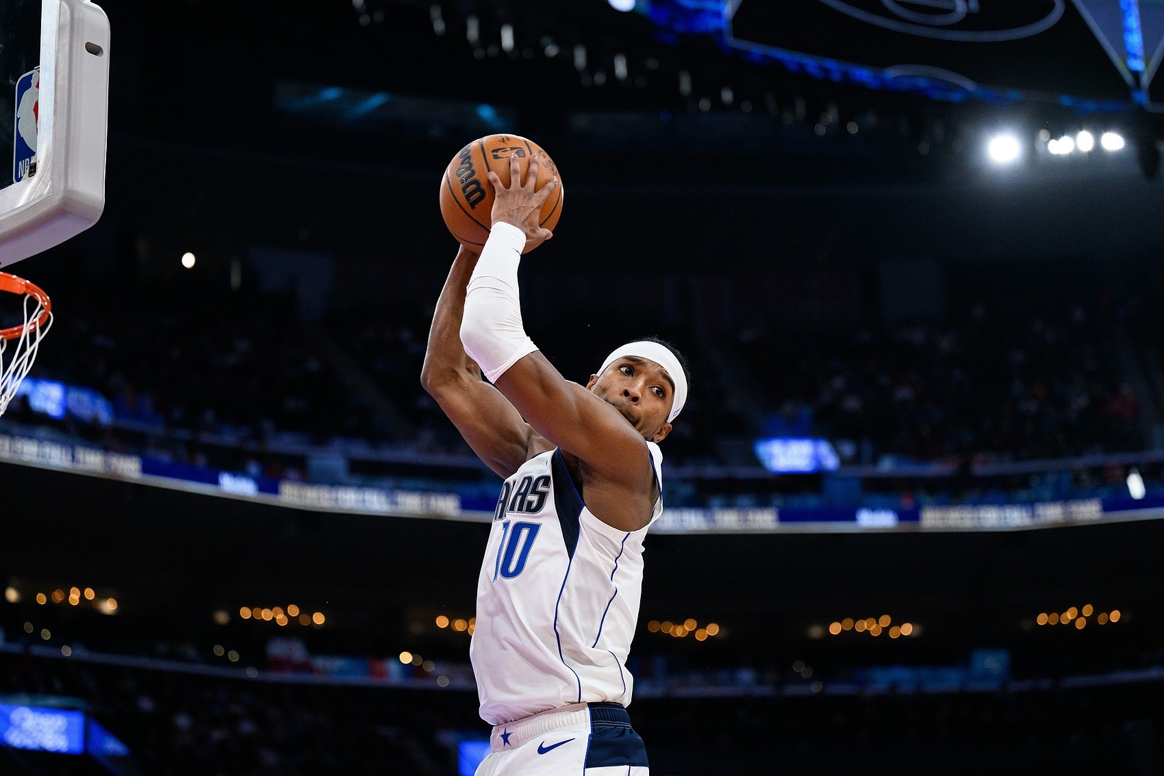 替补奇兵小欧文！布兰登·威廉姆斯出战23分6秒，投篮12中8，三分2中1，罚球5