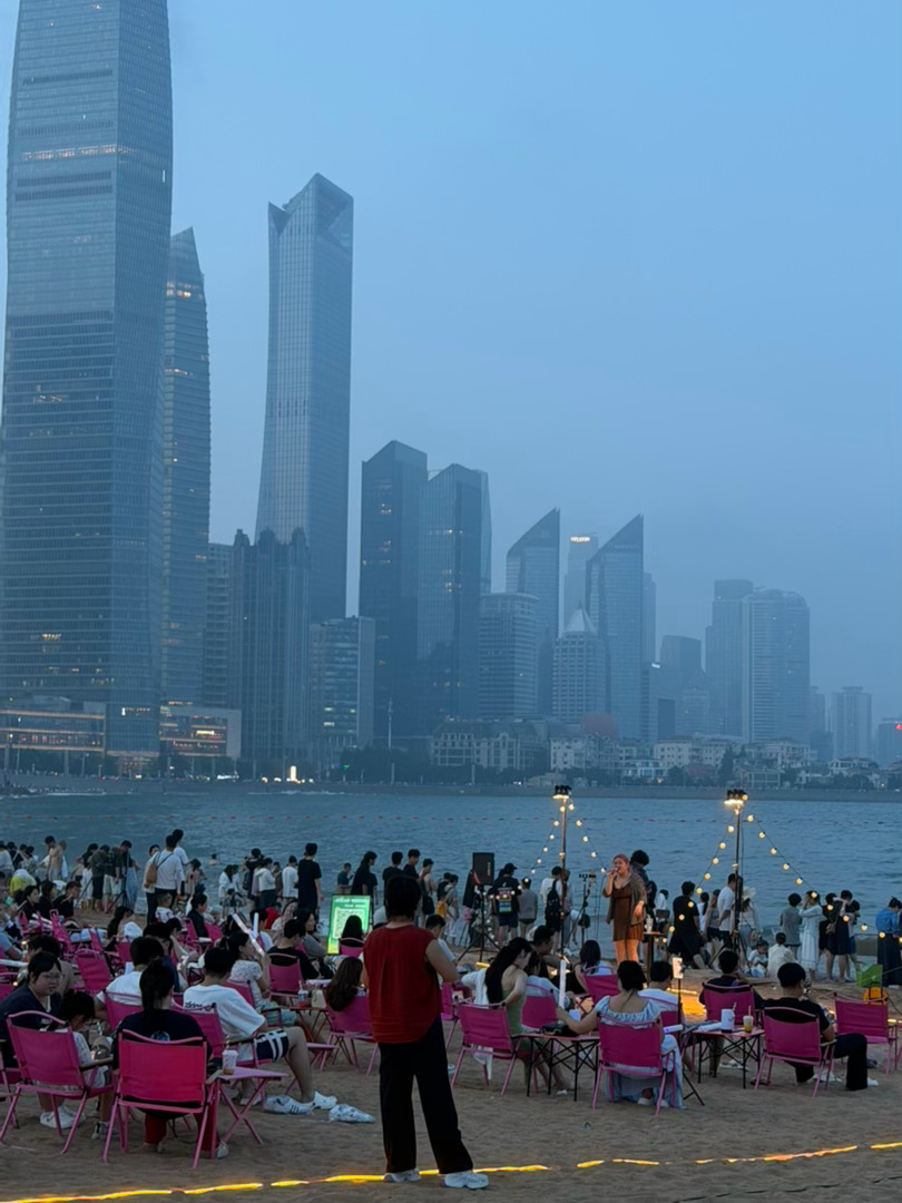 又到了旅游季啦好多好多人 