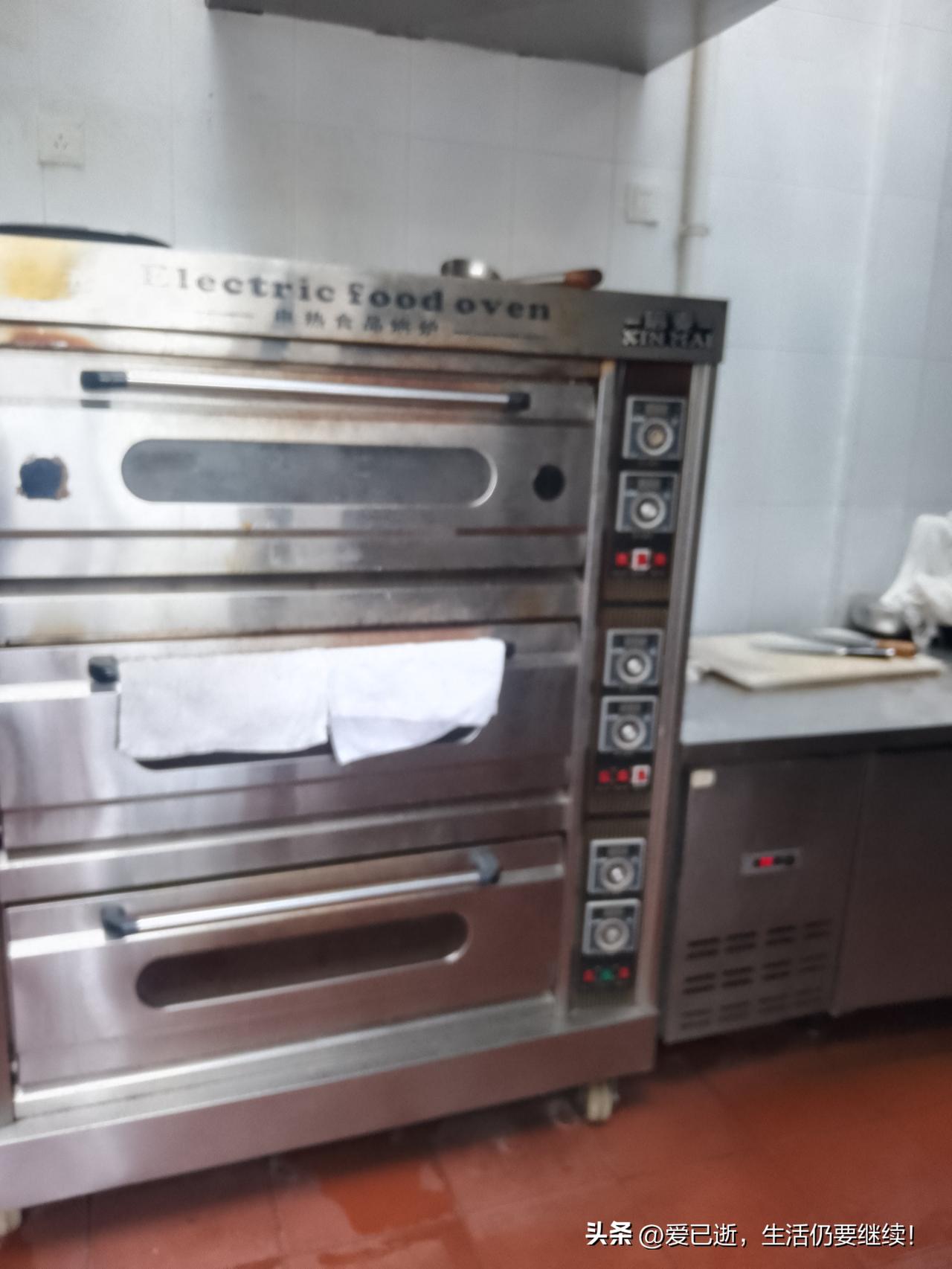 一句话记录春日心情今天要吃的美食，装它的大碗要先在这个机器里将碗烤到250度以才