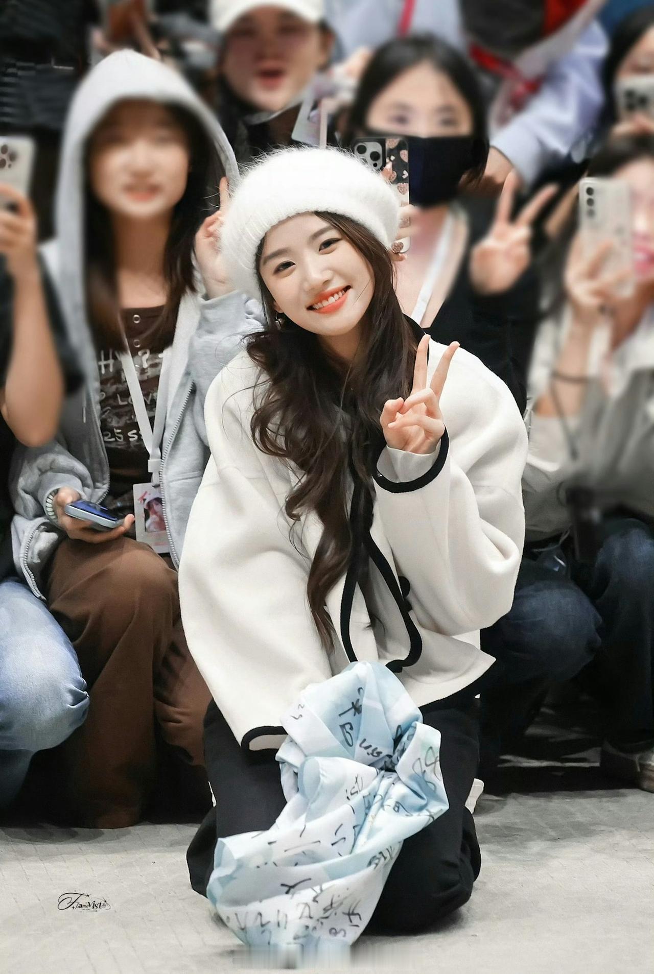 26岁演员卢昱晓凭借《云之羽》《入青云》崭露头角，近期与陈星旭合作的《轧戏》成开