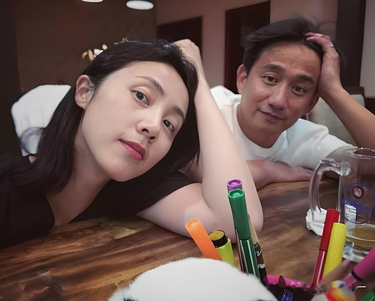 黄磊：“有天晚上我正睡觉呢，忽然感觉脸上被凉飕的东西糊上了，一睁眼就看我老婆孙莉