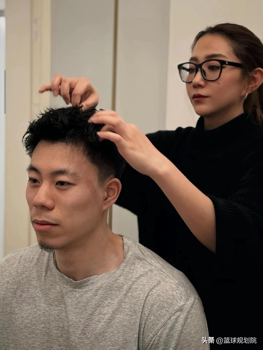 不得不说张镇麟的新发型还是挺帅的！

2月2龙抬头，张镇麟也是帅了一把，也是龙抬