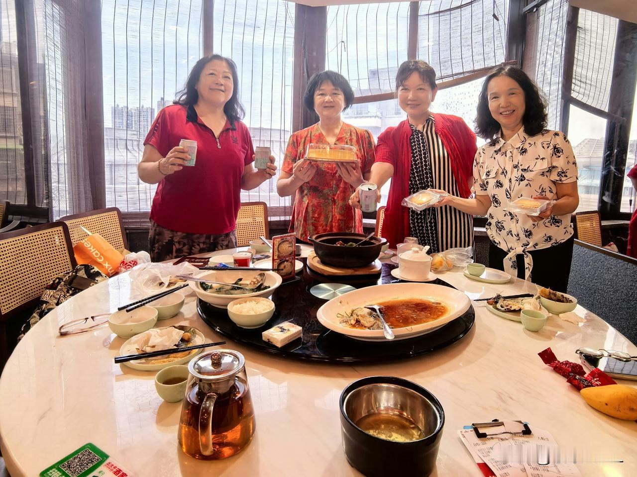 每年，我们四发小都会一起度过四次生日。
每次生日的主题都是聊聊自己的生活状态，好