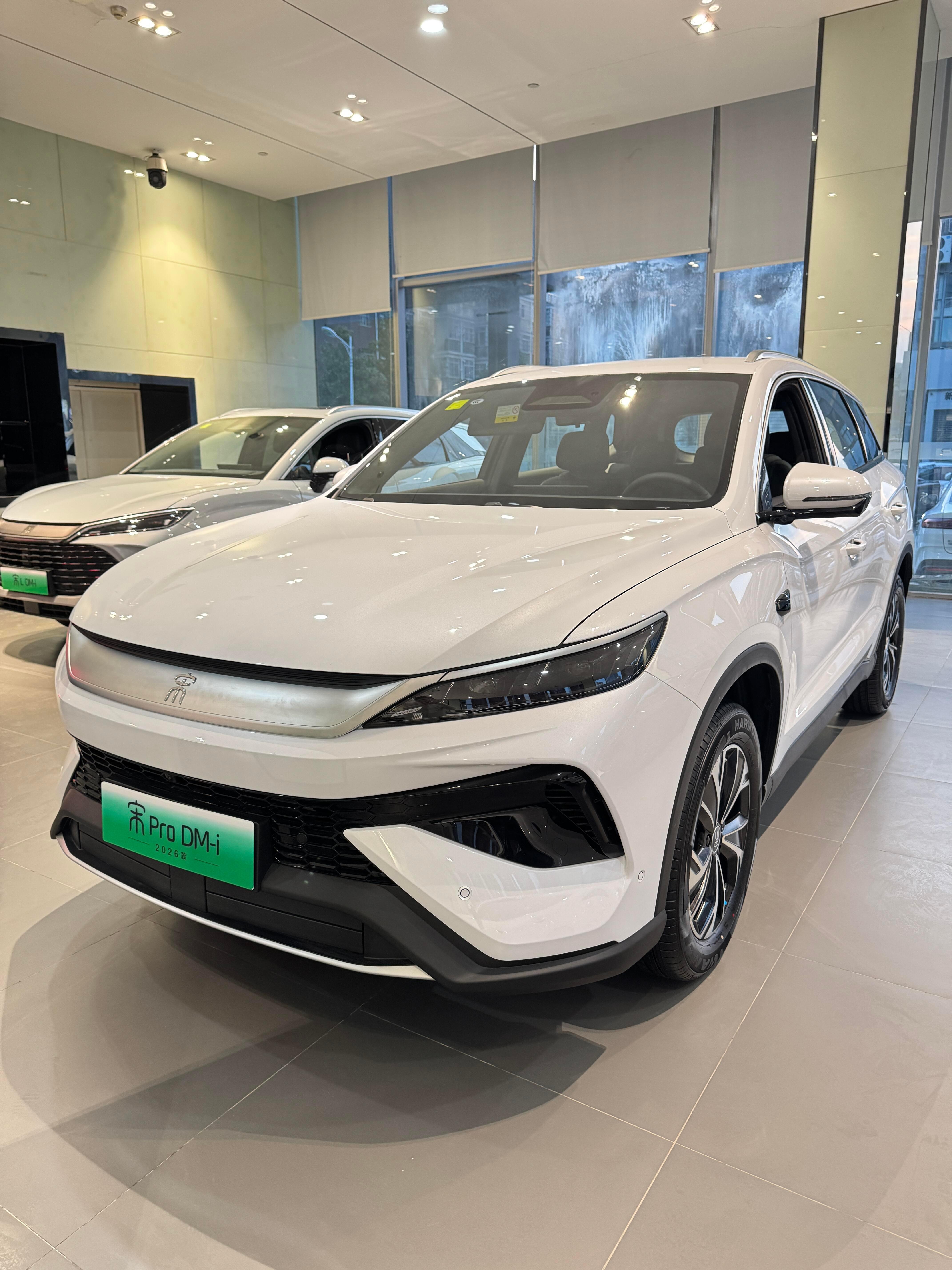 支持VTOL移动电站功能，最大放电功率3.3kW，露营时能给电火锅、照明灯供电，