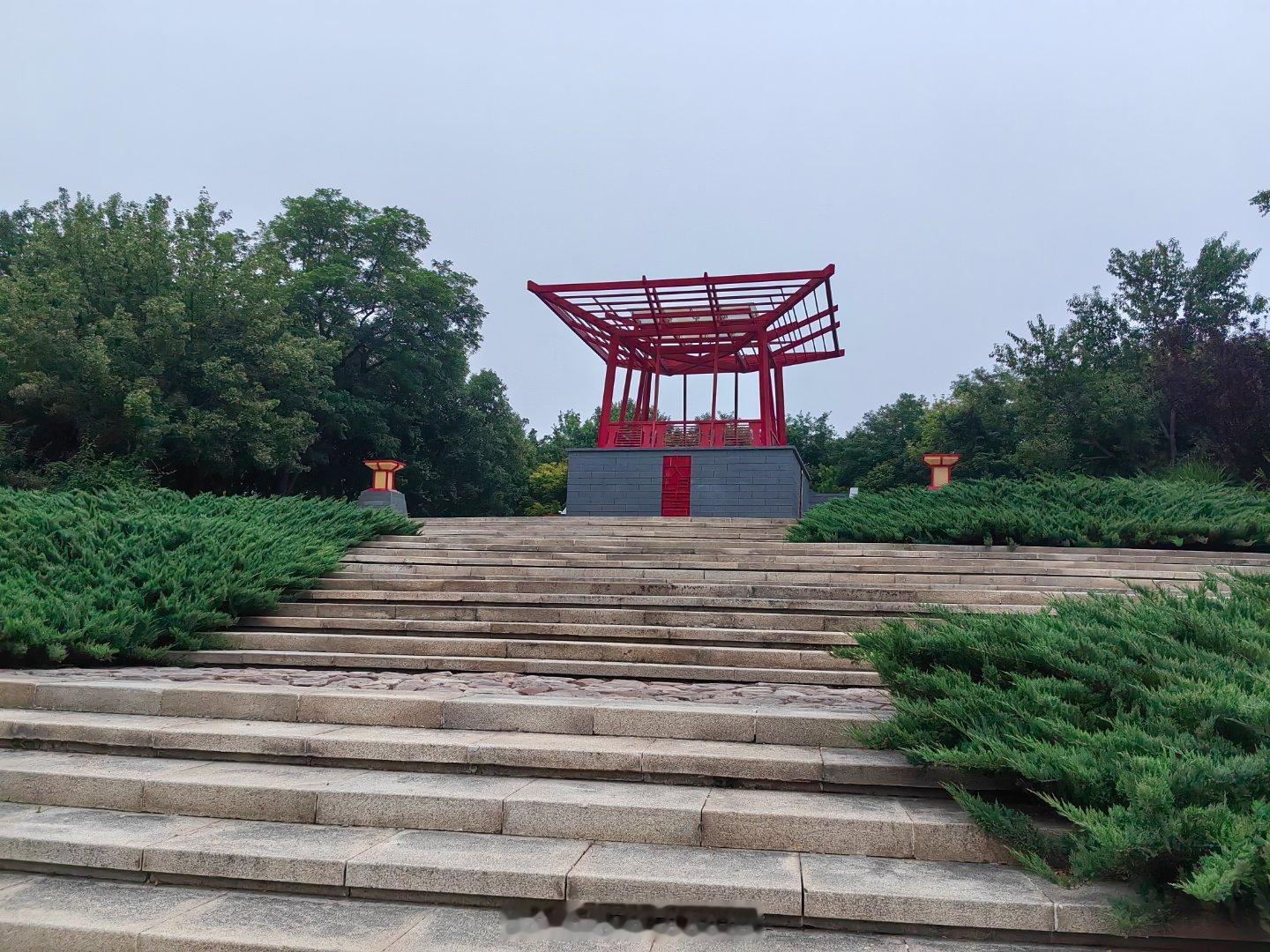 跑步数据控 不能再偷懒了，早晨没跑，晚上必须补卡。今天太闷了，感觉又憋着雷阵雨要