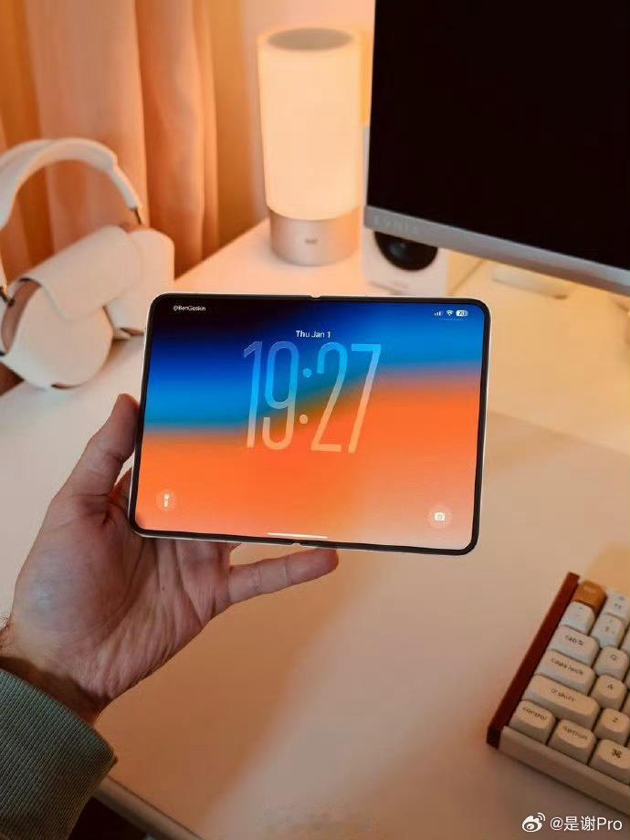 iPhoneFold上手不跟华为的阔折叠差不多嘛，看着还不错，但估计价格不会便宜